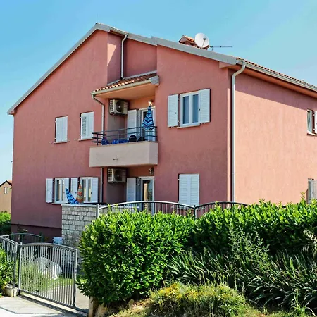 Appartement Pinta Mit Grossem Garten Dajla